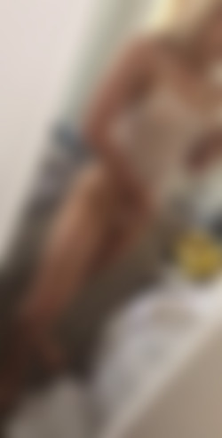 [OnlyFans.com] Elle Brooke (@ellebrookeuk)/18-08-17 1900602 626x1234.mp4