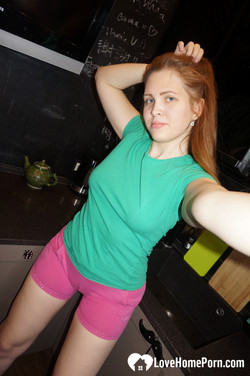 Hot babe shows off her flexibility in selfies/ (11).jpg