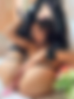 pixei/pics/20200822-751639502-Someone_buy_me_a_10inch_dildo_please_my_pussy_is_begging.jpg