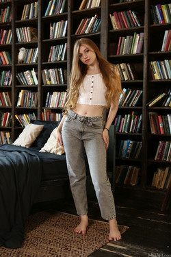 MetArt.com 2025-01-30/[MetArt.com] 25-01-30 Emi Mur - Library (x132) 3840x5760/MetArt_Library_Emi-Mur_high_0001.jpg