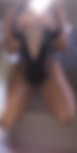 [OnlyFans.com] Elle Brooke (@ellebrookeuk)/photos/18-08-17 1901094-01 1120x2208.jpg