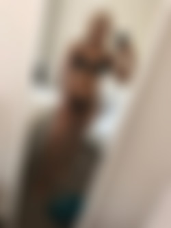 [OnlyFans.com] Elle Brooke (@ellebrookeuk)/photos/18-08-25 1940045-01 3024x4032.jpg