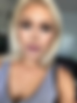 [OnlyFans.com] Elle Brooke (@ellebrookeuk)/photos/18-08-25 1940054-01 2320x3088.jpg