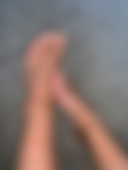 [OnlyFans.com] Elle Brooke (@ellebrookeuk)/photos/19-06-20 5011894-02 Also, who asked for more feet pictures Enjoy 3024x4032.jpeg
