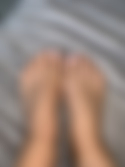 [OnlyFans.com] Elle Brooke (@ellebrookeuk)/photos/19-07-24 5724764-01 Just painted my toe nails! How cute do my feet look 1620x2160.jpg