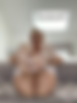 [OnlyFans.com] Elle Brooke (@ellebrookeuk)/photos/19-07-29 5822142-01 What video shall I make today 1620x2160.jpg