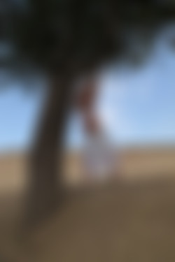 photodromm.com - 2013-01/janine - 08 - under the tree 2/17l.jpg