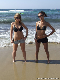 ugotitflauntit.com/08035 Laura and Jade_1280highres/013.jpg