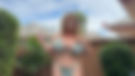 Holly Garner - Green Floral Pool 1 2025-08-04 4K/images/thumbnail_1.png