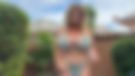 Holly Garner - Green Floral Pool 1 2025-08-04 4K/images/thumbnail_2.png