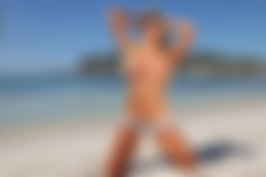 photodromm.com - 2011-12/holly - 16 - the bikini test 2/09l.jpg