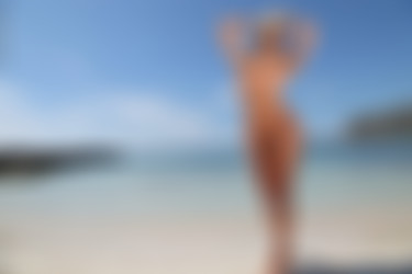 photodromm.com - 2011-12/holly - 16 - the bikini test 2/25l.jpg
